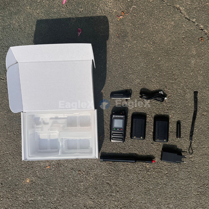 1.5-2KM เครื่องตรวจจับ FPV มือถือ เครื่องตรวจจับ Drone 8001500MHz、24002485MHz、57255850MHz 3