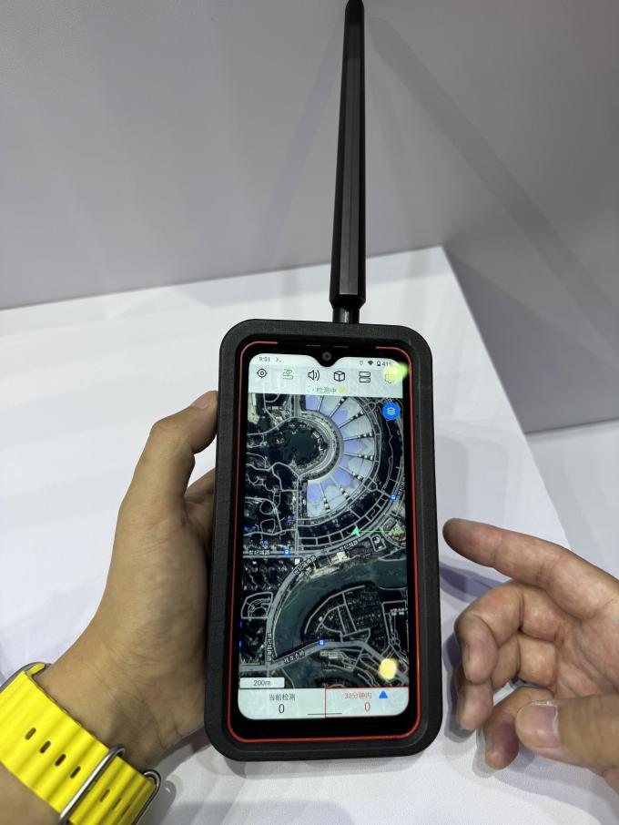 900MHz 2.4GHz 5.8GHz 3000Mhz เครื่องตรวจจับ Drone มือถือ 3KM การตรวจจับ 0