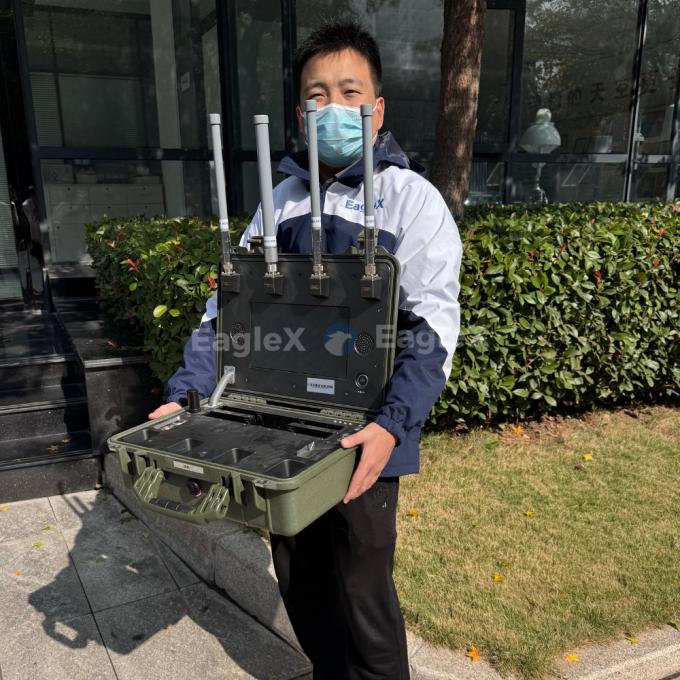 8-10KM FPV UAV Drone Detection Range เครื่องตรวจจับ Drone มือถือที่มีตําแหน่งนักบินในเวลาจริง 2